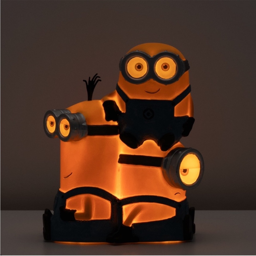 FREE BAR OF WAX + Scentsy Minions! Themed Wax Warmer - NEW IN BOX